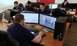 Equipe d'ingénieurs en centre de service