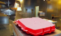 Illustration d'un essais CEM en CRBM sur une batterie masquée par une maquette 3D