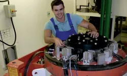 Technicien de maintenance en excitateurs électrodynamiques