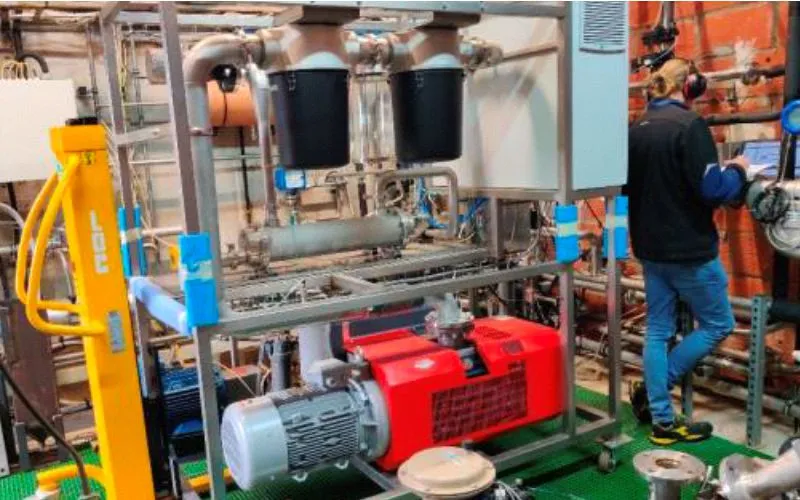 Vacuum generator for air and kerosene