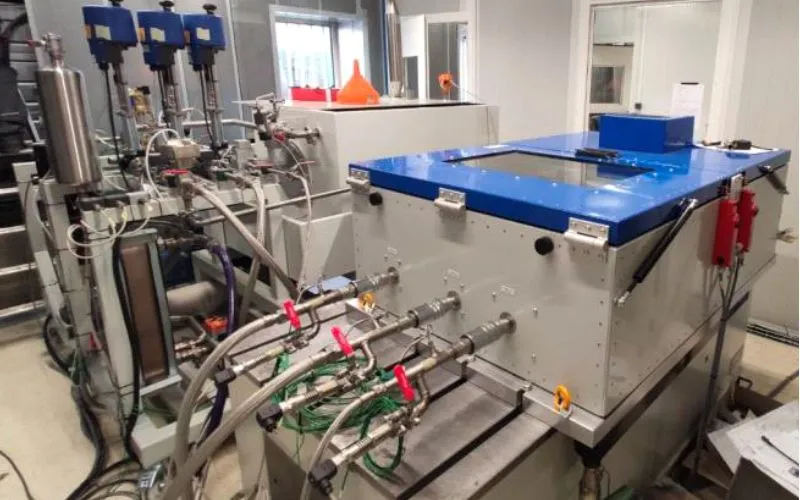 Hydraulic skid for bearing test bench