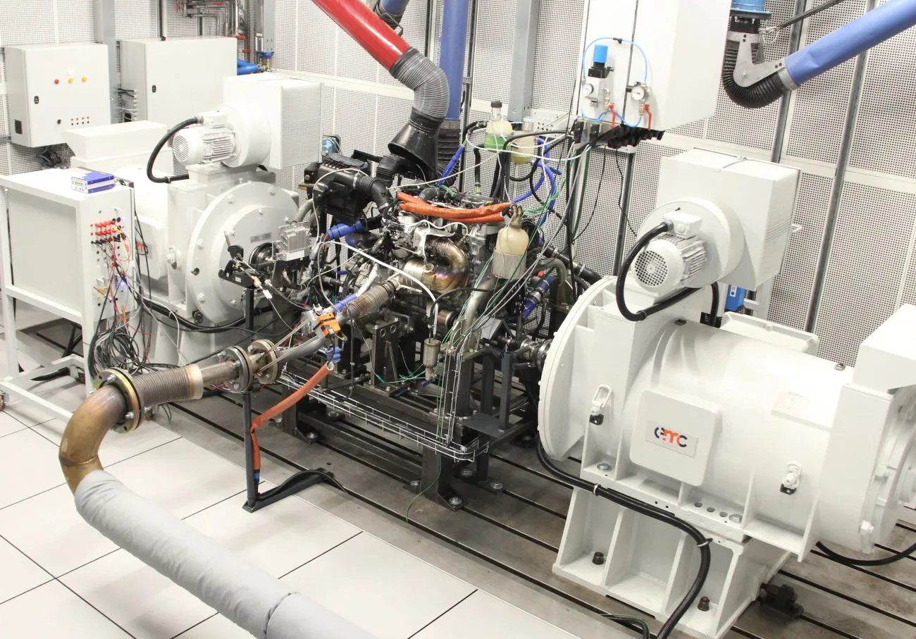 Dynamic test benches for powertrains