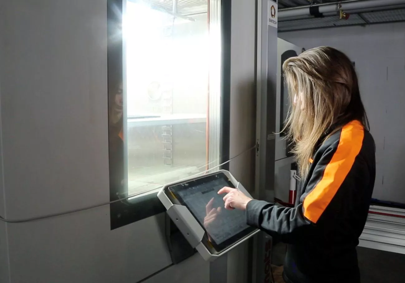 Operator in front of a sunlight test chamber