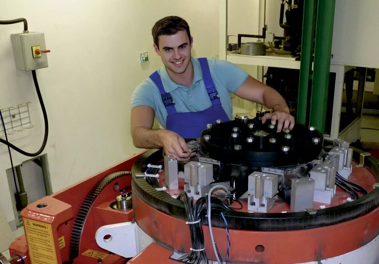 Maintenance technician for electrodynamic exciters